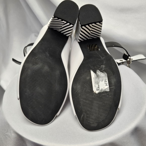 So chic! Tamara London, "Bethie" black and white shoes sz 37 - Picture 9 of 12